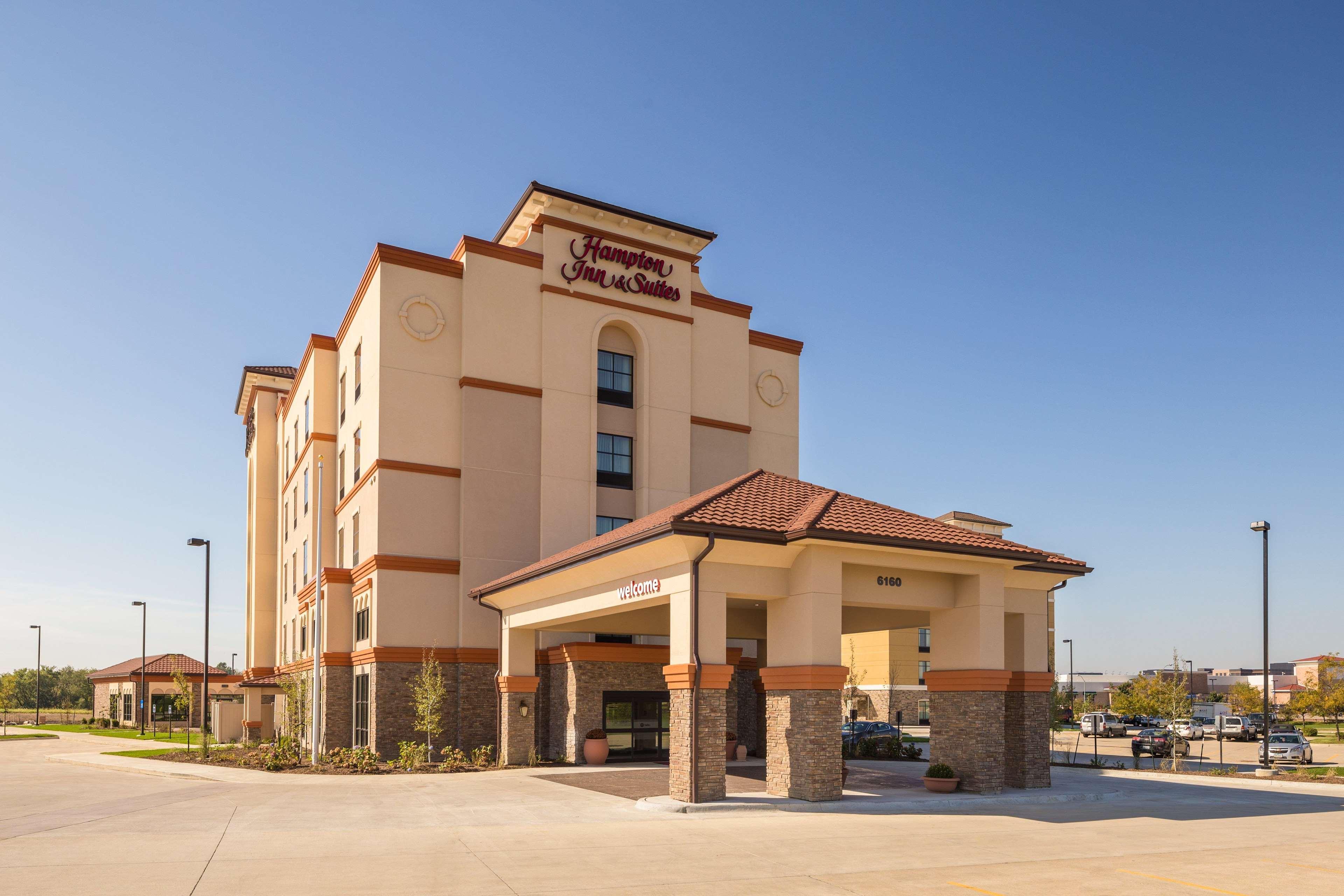Hampton Inn & Suites West Des Moines Mill Civic Exterior photo