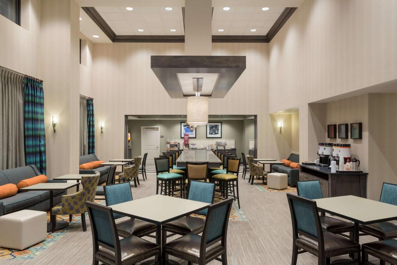 Hampton Inn & Suites West Des Moines Mill Civic Exterior photo